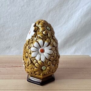 Vintage Fred Roberts Japan Daisy Ceramic Salt / Pepper Shaker 1970s Flower Power